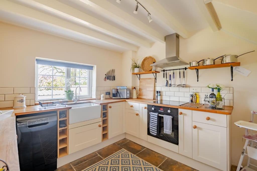 Rhos Y Bel Cottage Angelsey Llangadwaladr  المظهر الخارجي الصورة