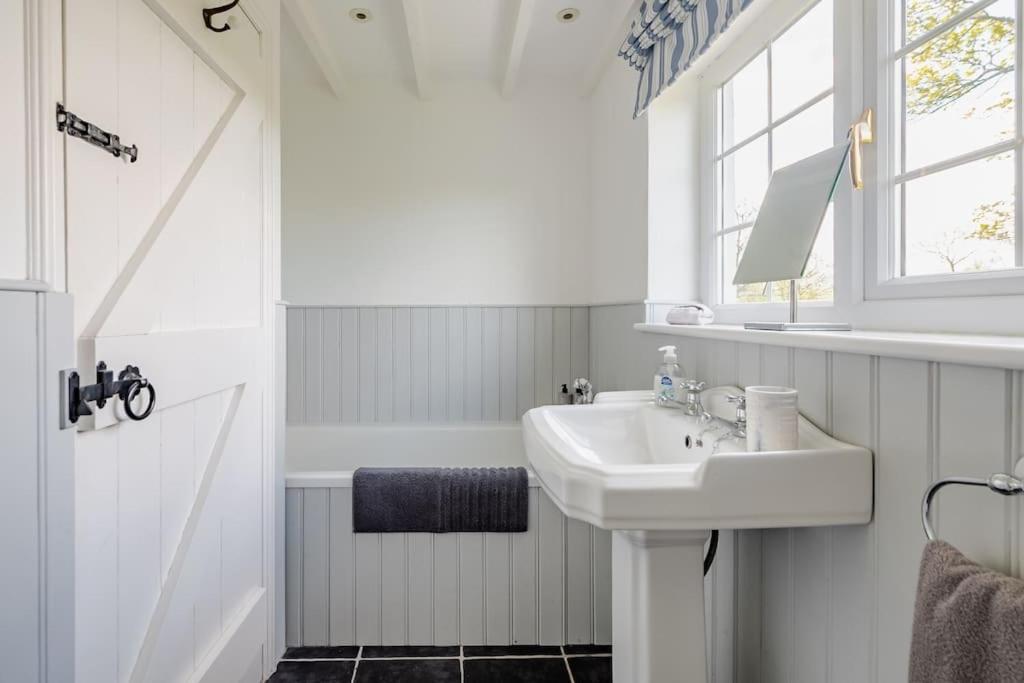 Rhos Y Bel Cottage Angelsey Llangadwaladr  المظهر الخارجي الصورة